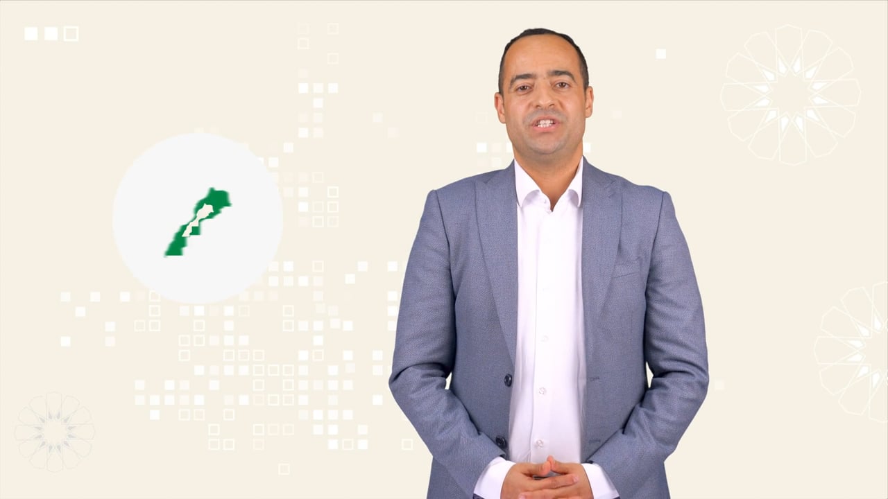 Image d’ouverture de la vidéo officielle du RNP : un présentateur à côté de la carte du Maroc